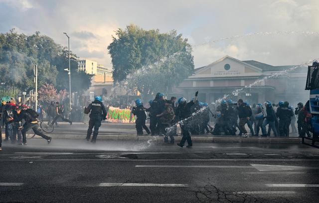 巴以冲突一年致4.2万巴勒斯坦人丧生 全球多地爆发挺巴示威