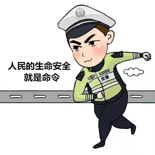 男子街头突然倒地 路人帮忙救治