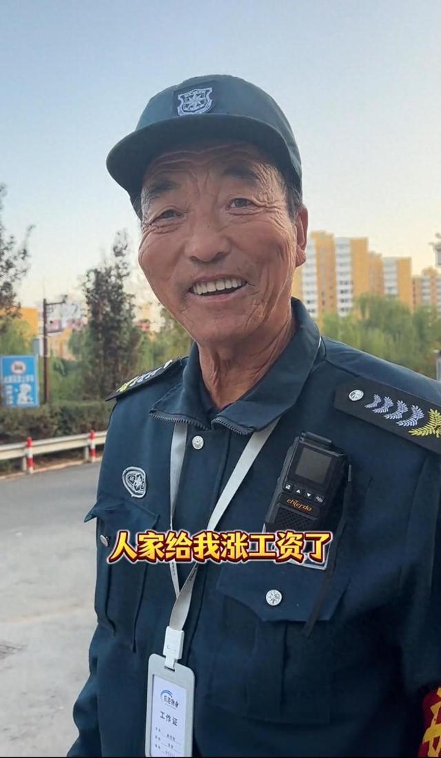 小西天保安大爷称舆情爆发后被叫回去