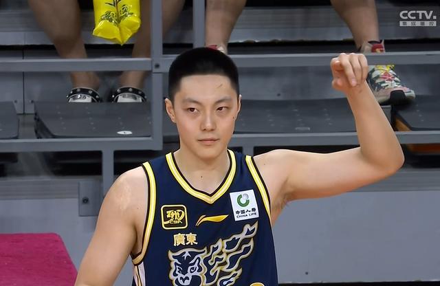 105-100！广东男篮击败四川，胡明轩复出 杜锋惊险取胜