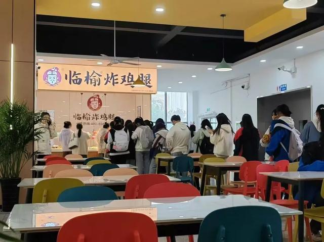 海底捞等餐饮巨头开进校园争夺大学生 食堂“贵替”引发关注