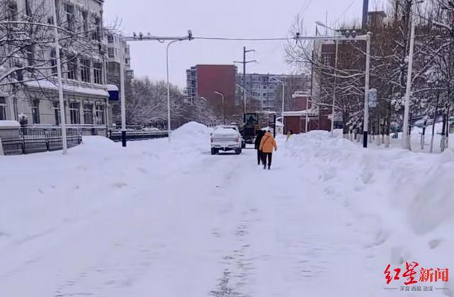 鹤岗降雪量打破当地11月单日纪录 全市动员清雪保民生