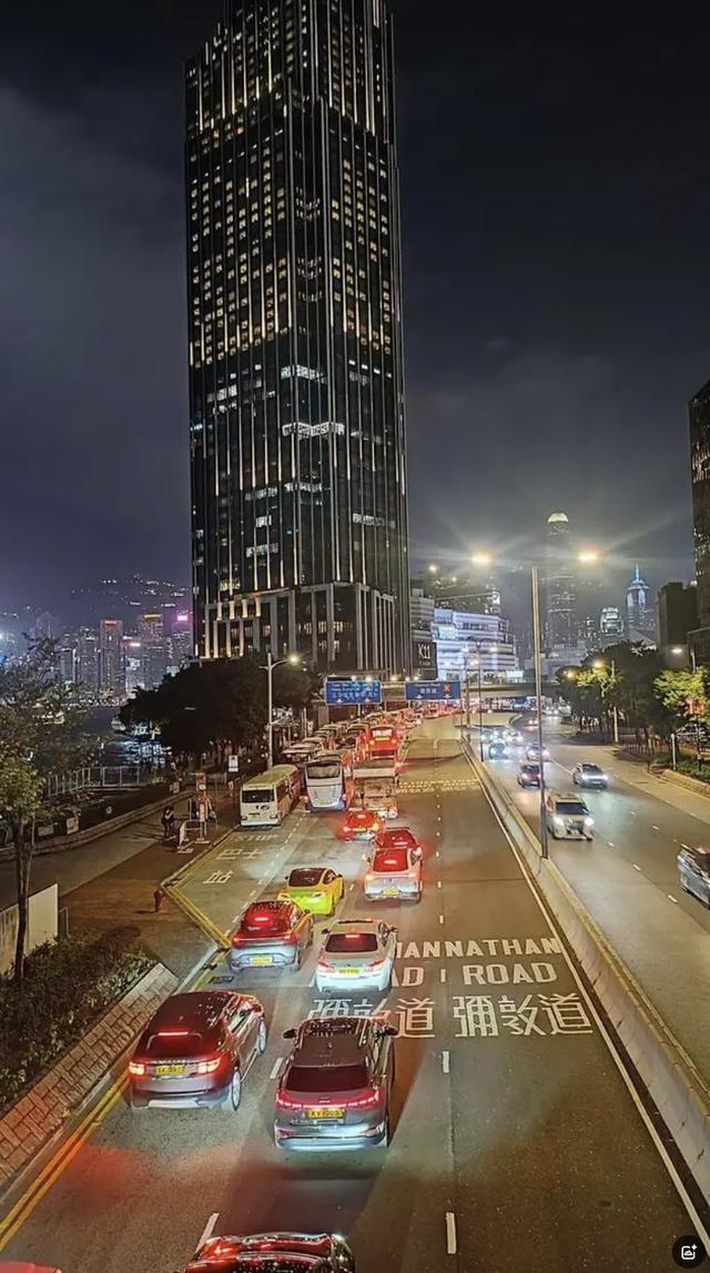 29名建筑工赴港月薪3万 香港关怀让工人安心