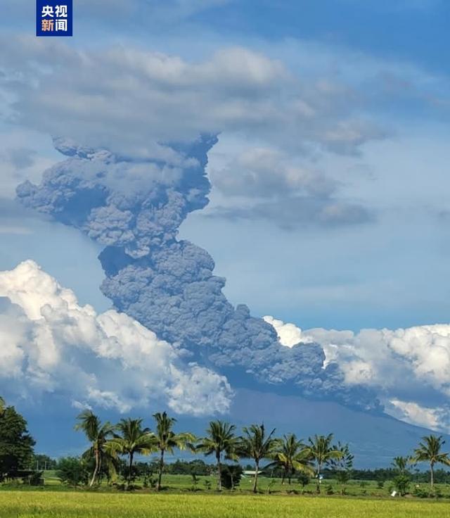 菲律宾因火山将疏散逾8万东谈主 紧迫应酬火山灰影响