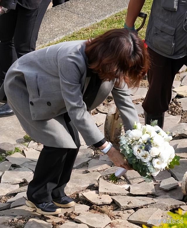 琼瑶墓地距亡夫平鑫涛2公里 远离旧情恩怨