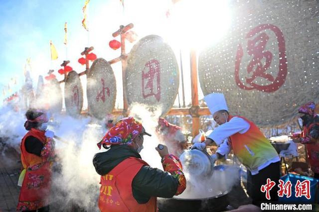 冬至节气上万人一起吃“牛娃子饭” 祈福风调雨顺