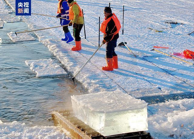 尔滨“超级冰滑梯”第一视角来了 冰雪魅力再升级