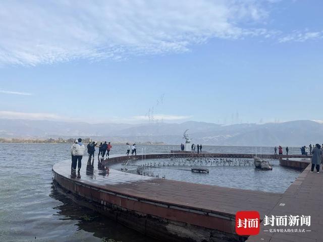 官方回应邛海边喷泉安全隐患 景区称设计为亲水平台无隐患