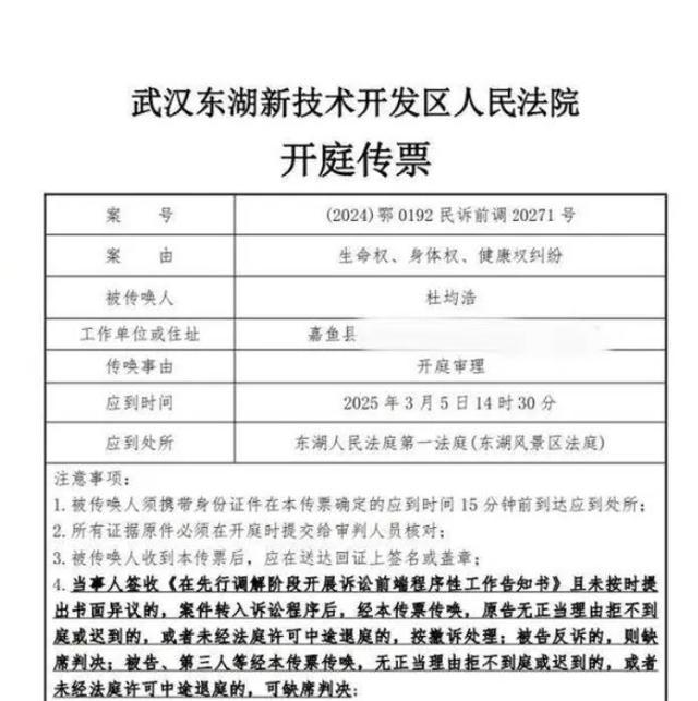 父母割皮10次给烧伤儿子植皮，被烧男生曾劝阻室友禁止入室充电车