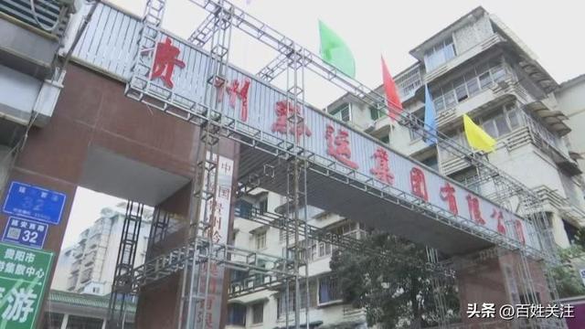 手机遗失出租车被陌生男子捡走 监控锁定归还却遭刷机