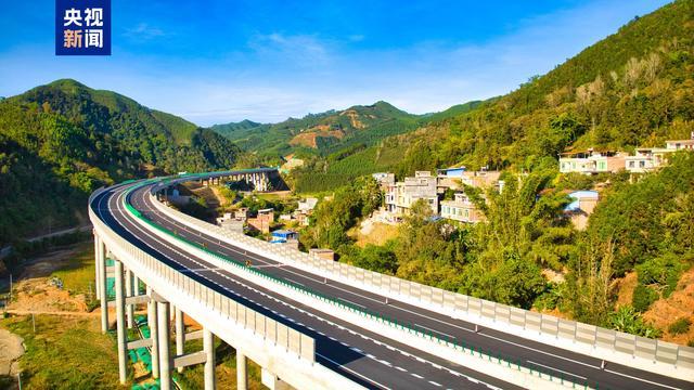 广西那平高速全线建成通车