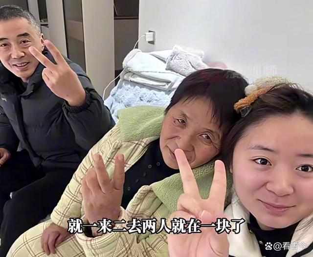 老妻少夫26年丈夫为妻子留白发扮老 真爱无关年龄