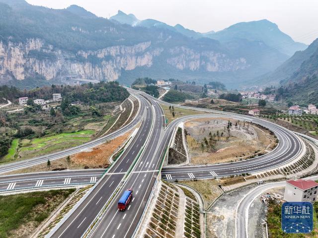 武陵山区又添一条高速公路 渝湘复线高速部分路段通车