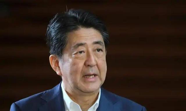 日本前首相安倍晋三遇刺后，他的墓碑上，为什么刻得是中国汉字？ 汉字背后的深意