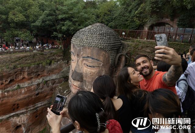 乐山年接待游客首次破亿 文旅活动亮点纷呈