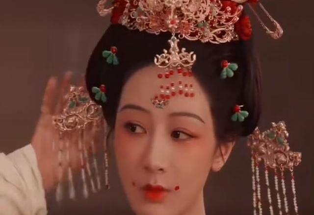 《国色芳华》玉露为帮何惟芳落水离世 古代版“离婚女王”引发热议