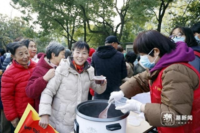 杭州：一锅腊八粥熬出满满邻里情