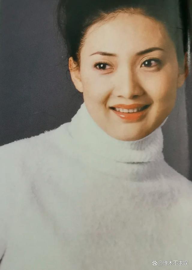 演员牛莉疑似离婚？现身车站称以后都是一个人 告别28年婚姻旅程