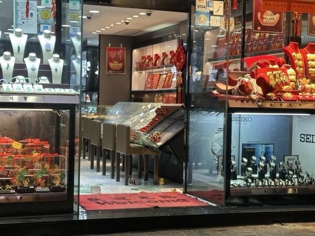 香港一珠寶店遭4名蒙面男子搶劫 警方全力追緝