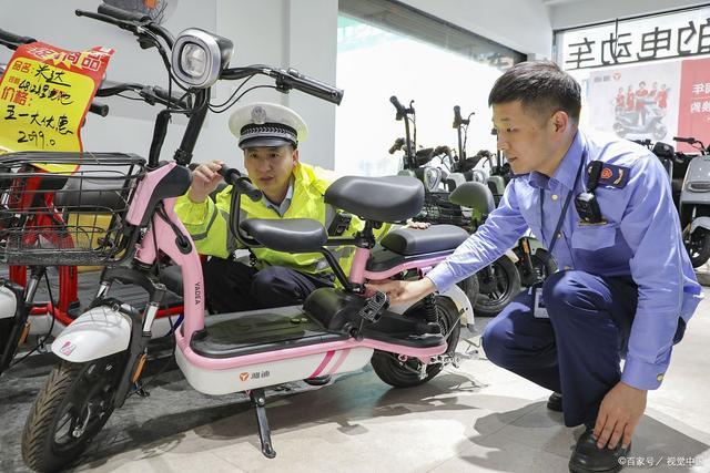 安全出行不再難,！60歲以上老人電動車正確選擇與上路指南 選車合規(guī)更安心