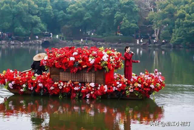 大年初三李云霄回浙江家鄉(xiāng)走親戚了 越劇明星團獻唱東湖