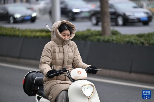 北京迎來大風(fēng)降溫天氣 冷空氣影響持續(xù)