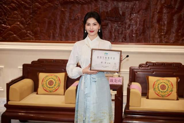 46岁演员刘涛官宣新身份 妈祖文化大家履行大使