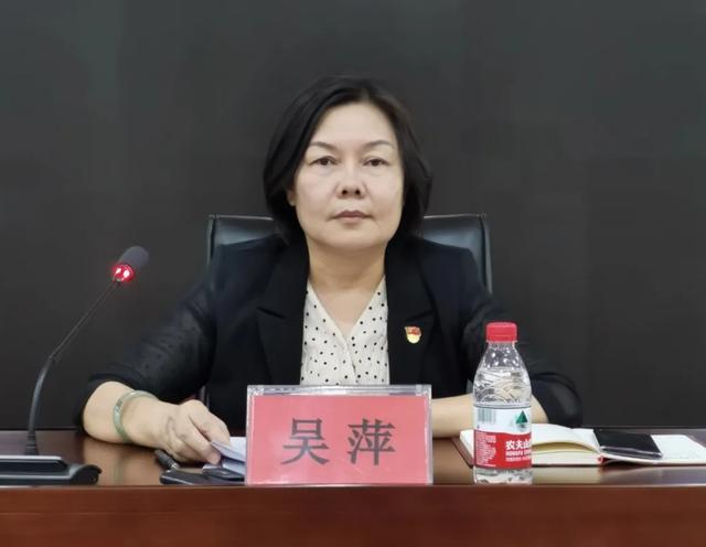 教育局长让下属跨省帮其女办婚礼 违规操办婚庆引发关注