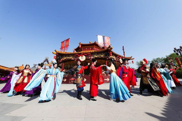 清明上河園五一接待游客全省第一 再現(xiàn)宋代繁華盛景