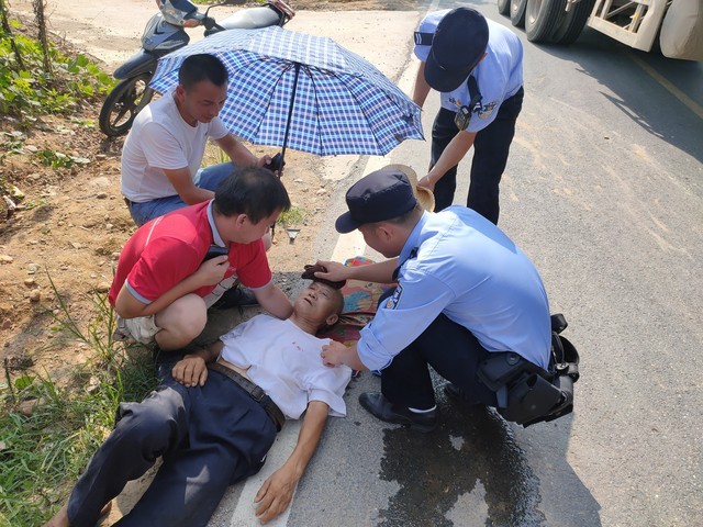 男子被父母責(zé)罵后投河輕生 民警縱身一躍生死救援