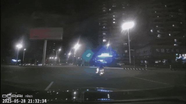 廣東夜空疑似出現(xiàn)火流星 點亮夜空引發(fā)熱議