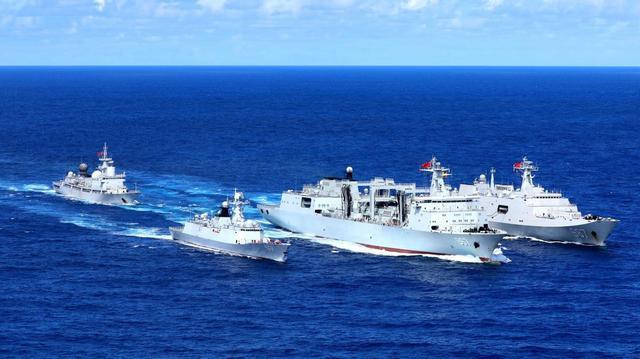 大V：遼寧艦率海軍最強(qiáng)編隊(duì)駛?cè)胛魈?展現(xiàn)驚人實(shí)力