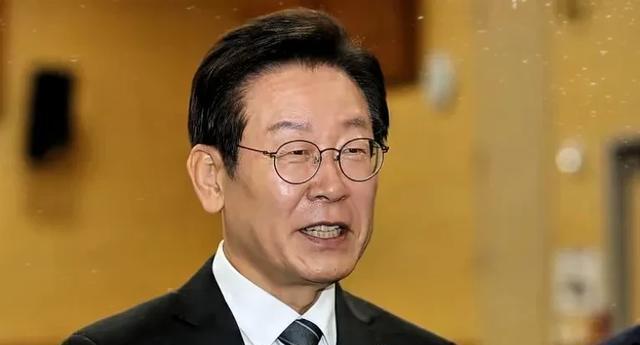 朴槿惠在大选前一日现身 政坛波澜再起