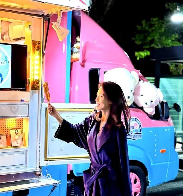 47岁韩女星河智苑肌肉线条明显 逆龄奇迹引发热议