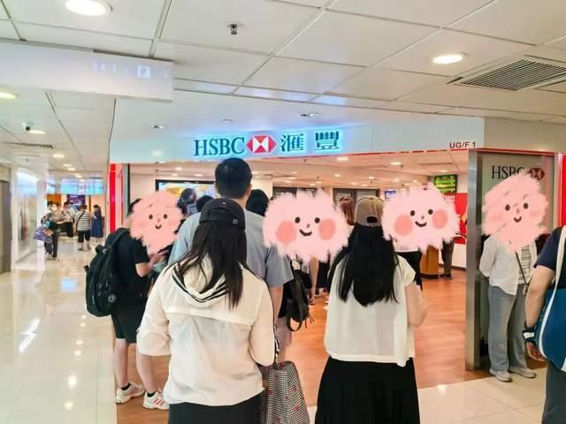 入港股，买保险，开信用卡 年轻人去香港“特种兵”式薅羊毛