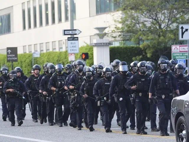 美軍官：國民警衛(wèi)隊(duì)沒拘留過抗議者 沖突現(xiàn)場緊張升級
