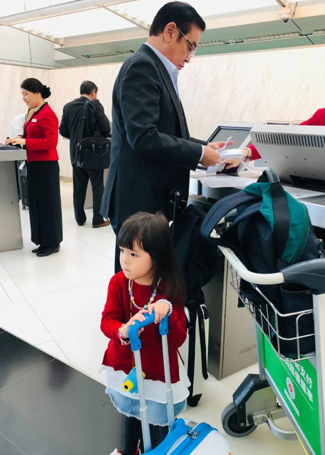爾冬升父女倆相差61歲引熱議 慈父寵愛女兒