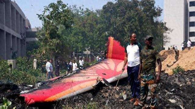 飞行专家复盘印度787事故 双发熄火疑云