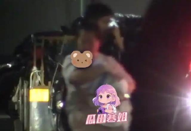 黄子韬徐艺洋孩子首曝光？疑去年在国外生产徐艺洋孕肚照被扒