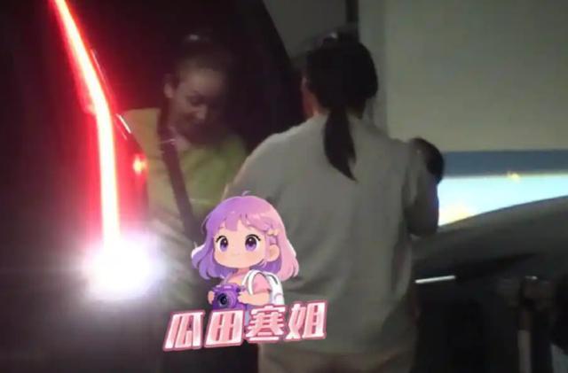 黃子韜徐藝洋孩子首曝光,？疑去年在國(guó)外生產(chǎn)徐藝洋孕肚照被扒