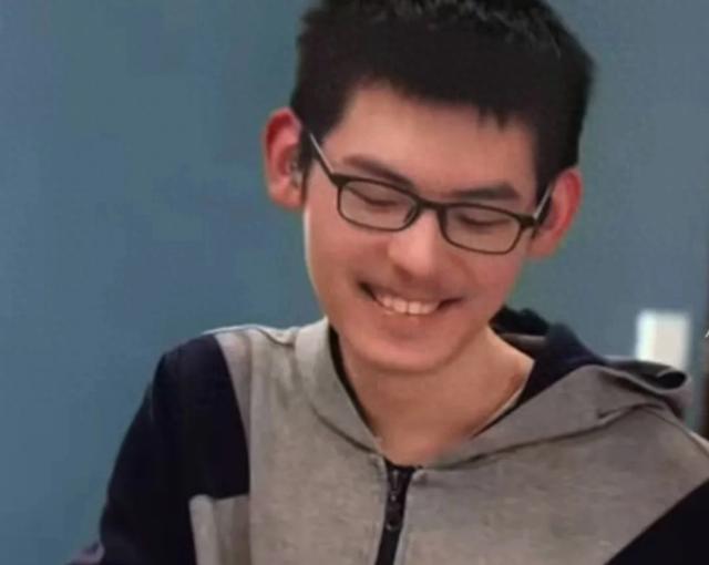 男生淡定回應(yīng)查分發(fā)現(xiàn)全是星號(hào),，分享了自己的學(xué)習(xí)方法和心態(tài)調(diào)整秘訣