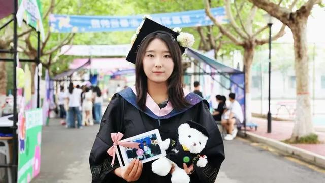 西安科大高新学院：市集游园会 歌会 毕业季的温暖与感动