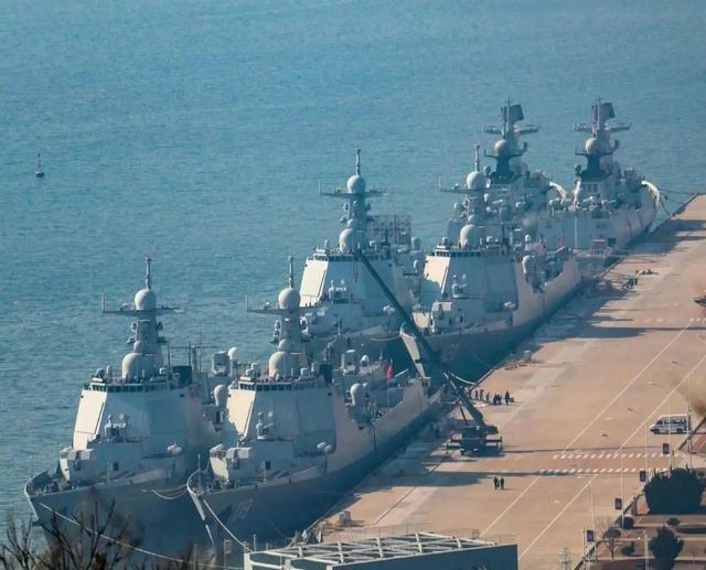 博主：今年新服役舰艇或达20万吨 海军实力再攀高峰