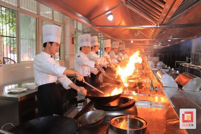 小伙中考720分转职高烹饪夺烹专第一 书写职教精彩篇章