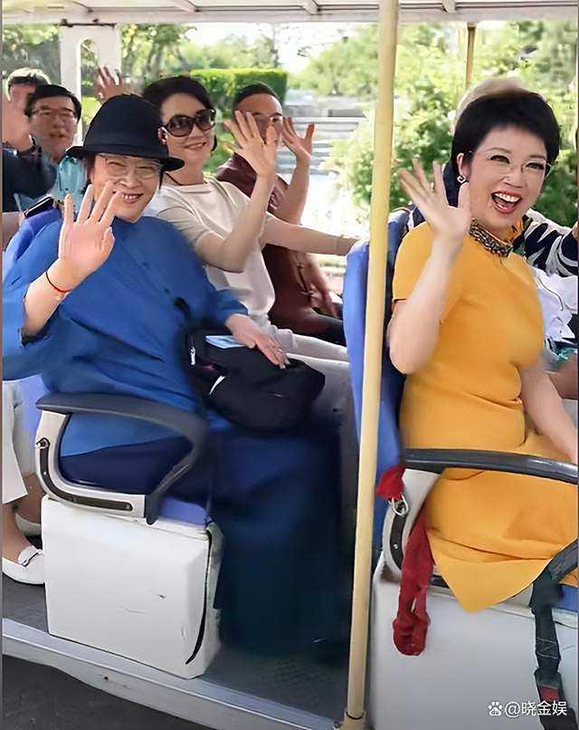 13位央視老主持人團建 全是童年回憶 重溫經(jīng)典面孔