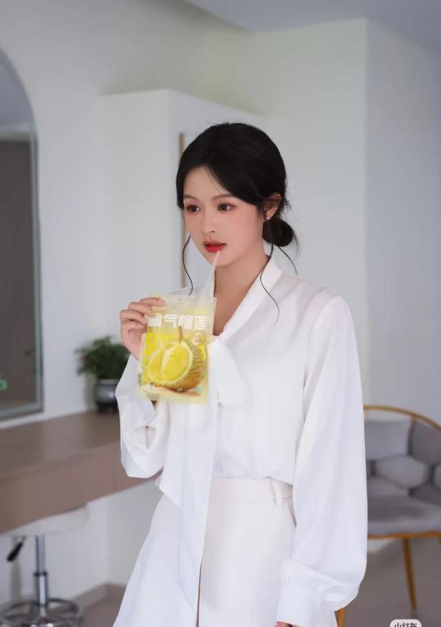 短剧演员闯进长剧圈 于正签约引发热议