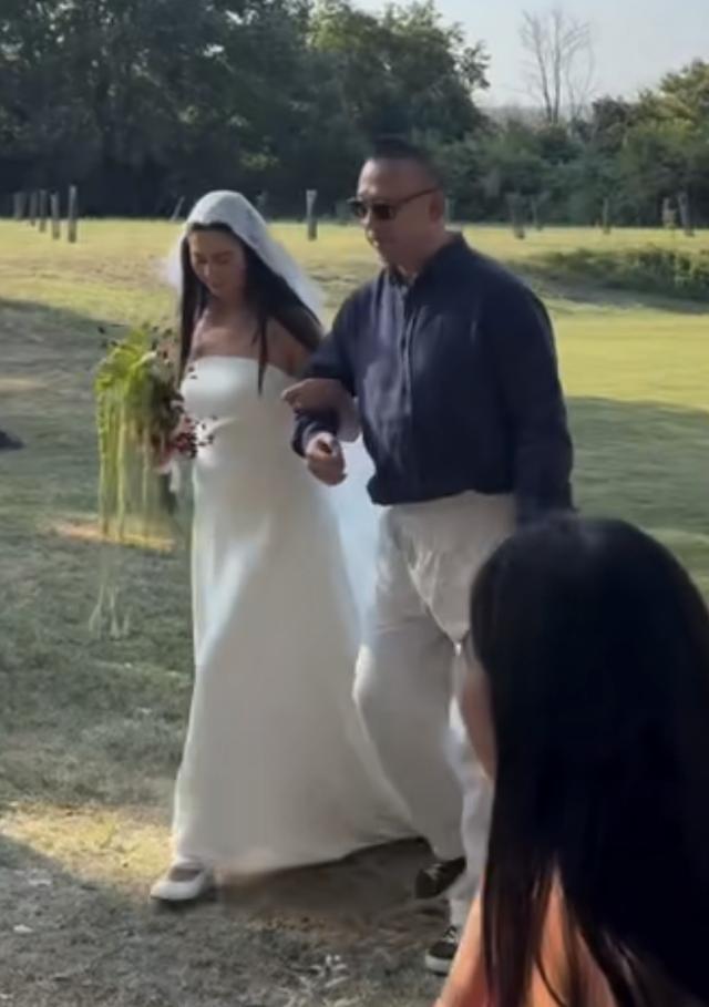 姜文送女儿出嫁 女婿身份曝光 外籍模特迎娶千金