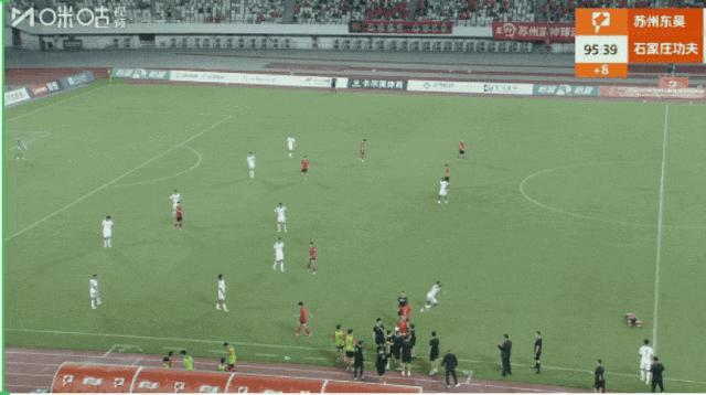 中甲赛场上心脏骤停球员恢复意识 生命体征平稳