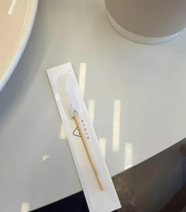 亚朵酒店疑现二手牙签
