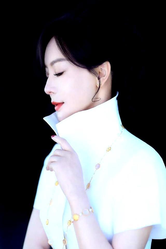 <strong>陈数</strong> 优雅在泡面面前不值一提 真·人间富贵花